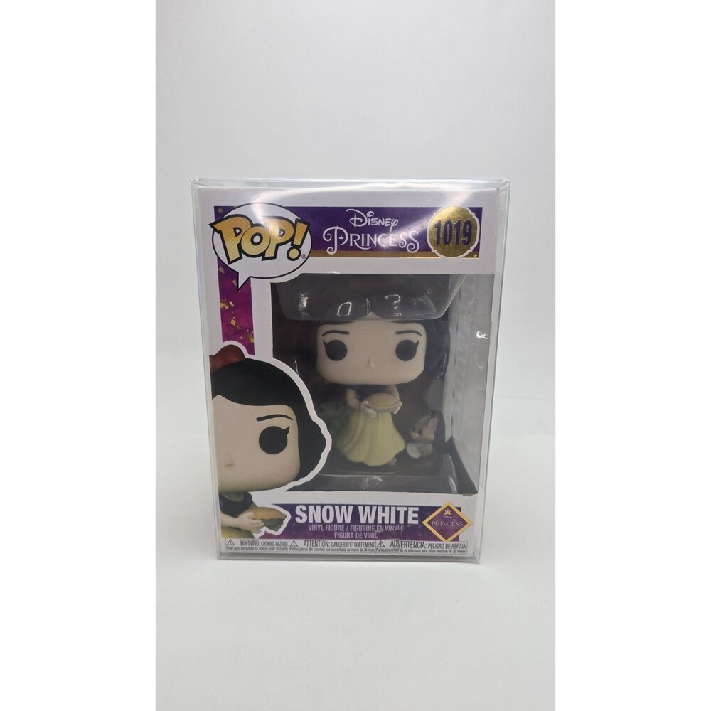 Funko Pop! Vinyl: Disney - Snow White #1019 W/protector, read desciption.